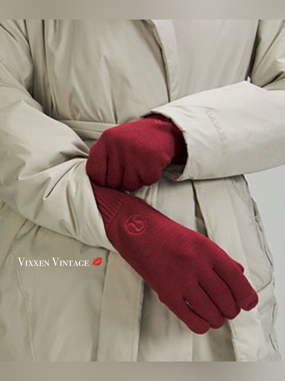 LULULEMON ‘WARM REVELATION TECH GLOVES’ IN MULLED WINE